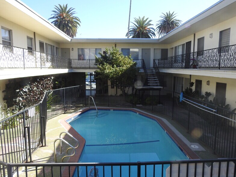 More Photos Of 409 S Manhattan Pl, Los Angeles Apartments For Sale