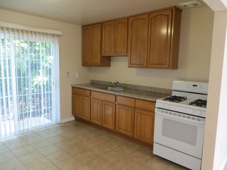 More Photos Of 21462 Ocean View Dr, Hayward Apartments For Sale