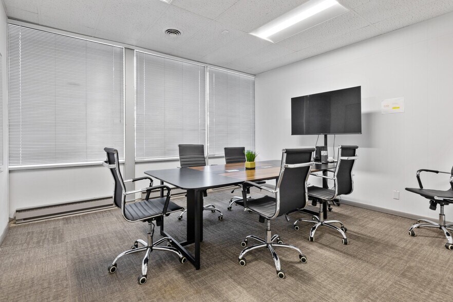 More Photos Of 728 N Prospect St, Rockford Office For Sale