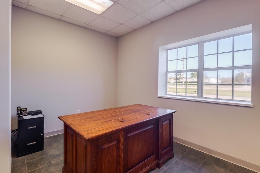 More Photos Of 21051 Coastal Pky, Gulfport Industrial For Sale