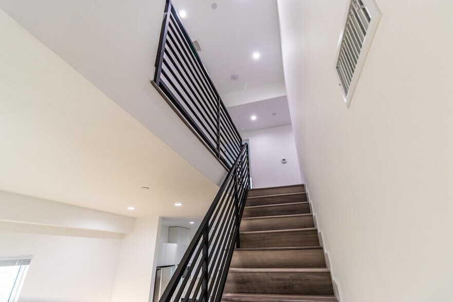 More Photos Of 2150-2154 S West View St, Los Angeles Apartments For Sale