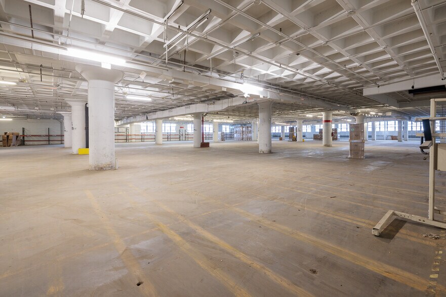 More Photos Of 1111 W 35th St, Chicago Flex For Lease