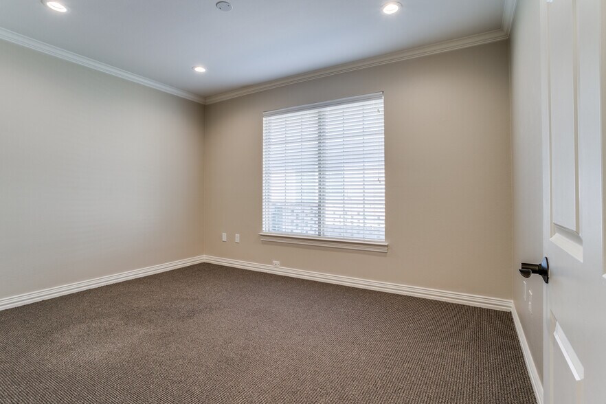 More Photos Of 425 Old Newman Rd, Frisco Medical For Sale