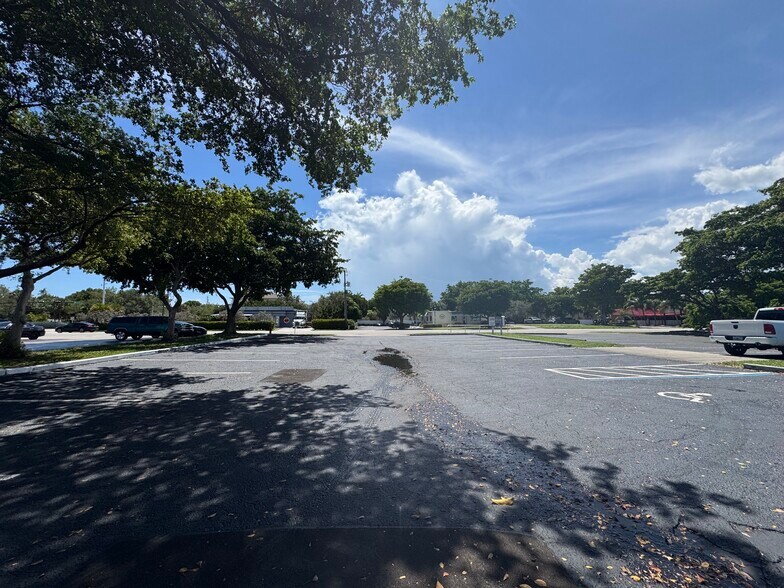 More Photos Of 52 SW 5th Ct, Pompano Beach Manufacturing For Lease