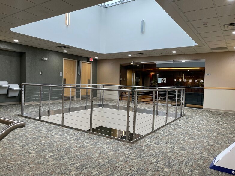 More Photos Of 6601 Westown Pky, West Des Moines Medical For Lease