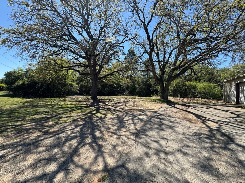 More Photos Of 5133 Troup Hwy, Tyler Warehouse For Lease
