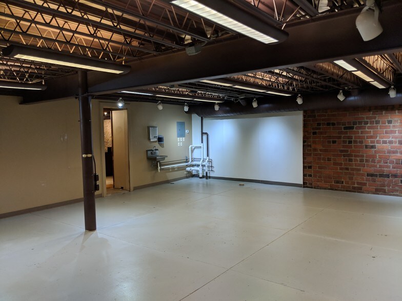 More Photos Of 144-156 E Liberty St, Wooster Storefront Retail Office For Lease