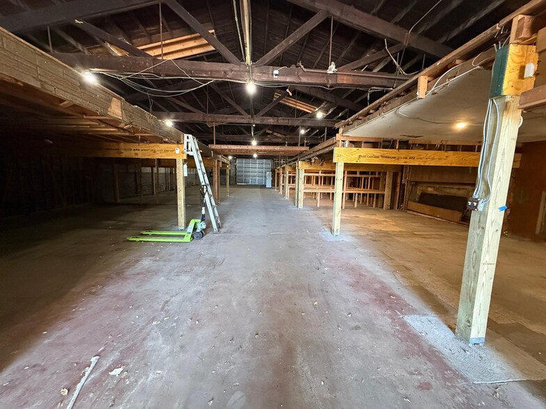 More Photos Of 64 E Washington Ave, Pleasantville Warehouse For Lease