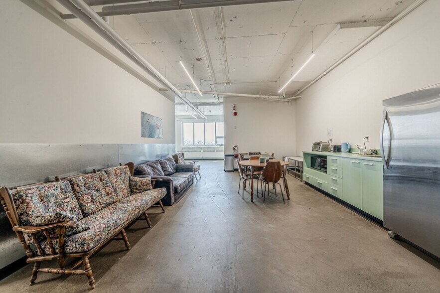 More Photos Of 3333 Boul Crémazie E, Montréal Loft Creative Space For Lease