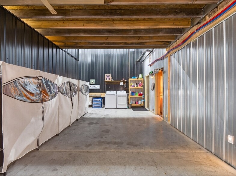 More Photos Of 15306 Covington Rd, Fort Wayne Flex For Sale