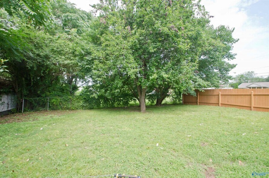 More Photos Of 106 S Houston St, Athens Office For Sale