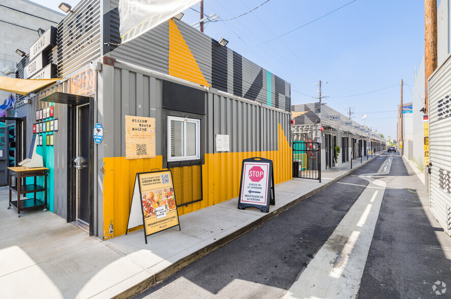 More Photos Of 358 W 38th St, Los Angeles Freestanding For Lease