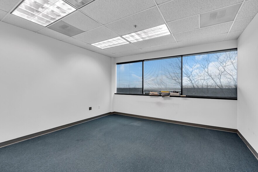 More Photos Of 1433 Hooper Ave, Toms River Office For Lease