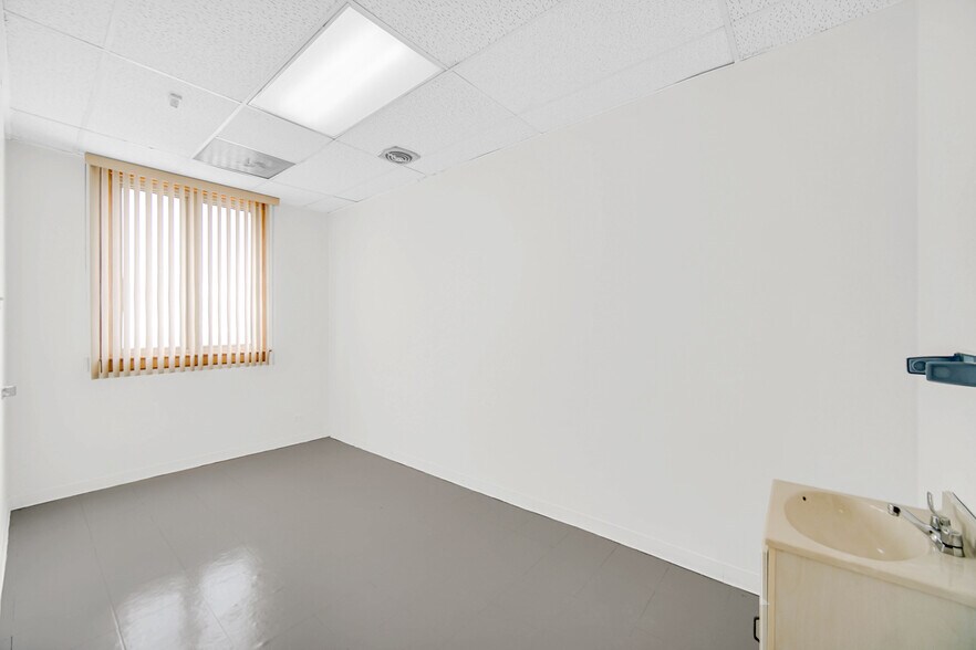 More Photos Of 2201 W Roosevelt Rd, Broadview Office For Sale