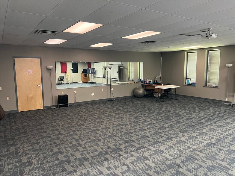 More Photos Of 14 Computer Dr W, Colonie Office For Lease