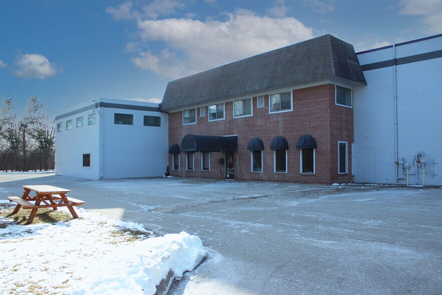 More Photos Of 2240 Greer Blvd, Sylvan Lake Warehouse For Sale