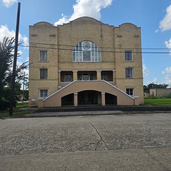 More Photos Of 615 6th St, Sour Lake Religious Facility For Sale