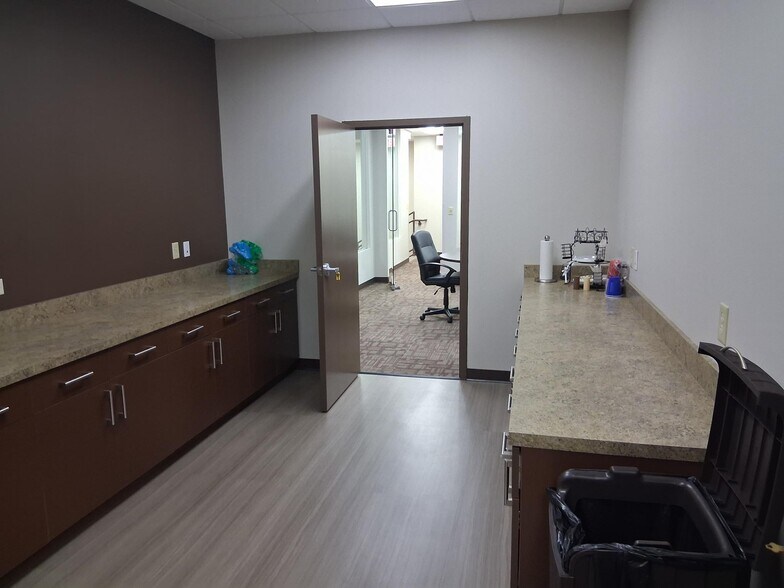 More Photos Of 7679 Limestone Dr, Gainesville Light Manufacturing For Sale