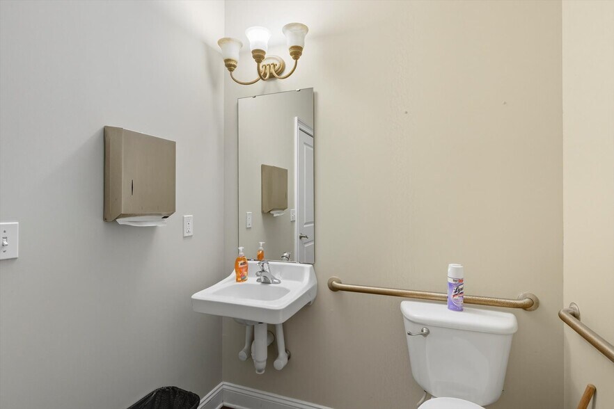 More Photos Of 2565 Barrington Cir, Tallahassee Office For Sale