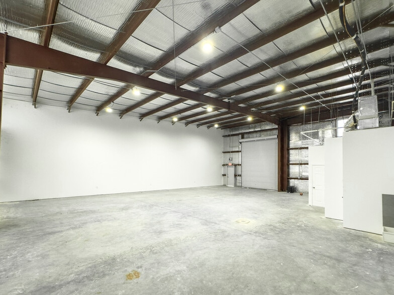 More Photos Of 9009 Pagewood Ln, Houston Warehouse For Sale