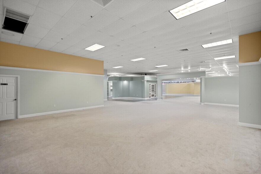 More Photos Of 1211 SW 17th St, Ocala Freestanding For Lease