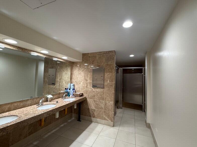 More Photos Of 6130 Greenwood Plaza Blvd, Greenwood Village Office For Sale