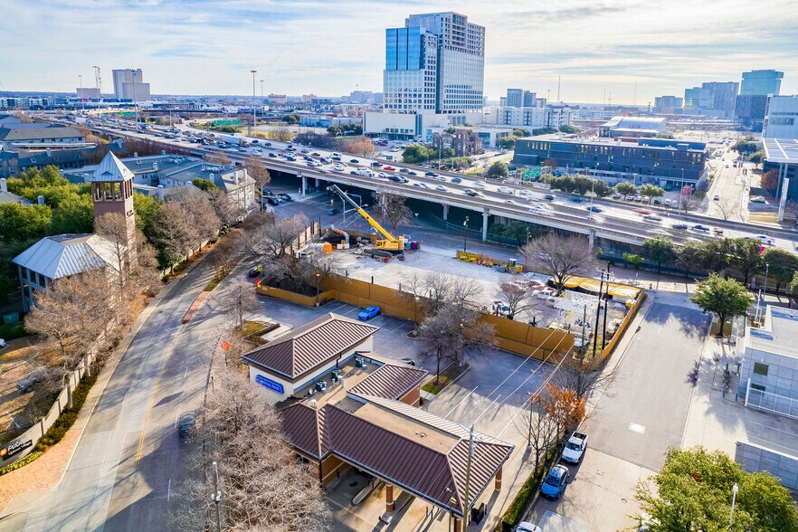 More Photos Of 2121 Maple Ave, Dallas Bank For Lease