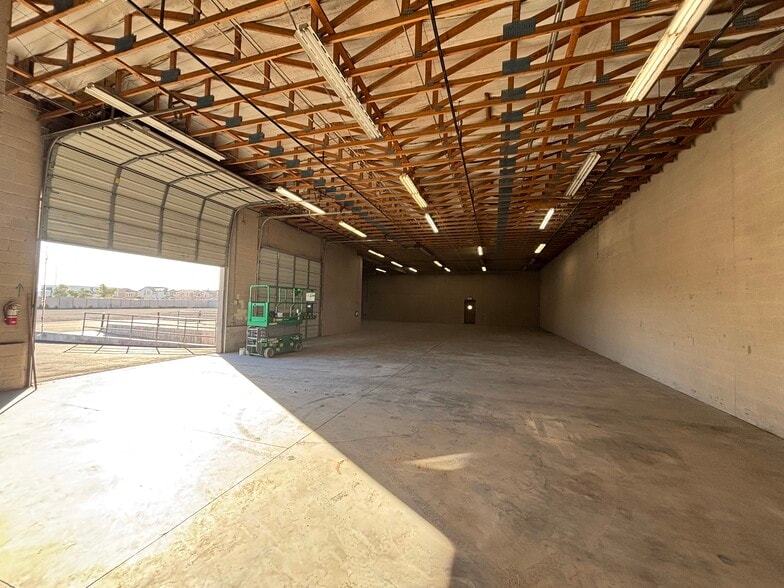 More Photos Of 1107-1119 W Ranch Rd, Tempe Warehouse For Lease
