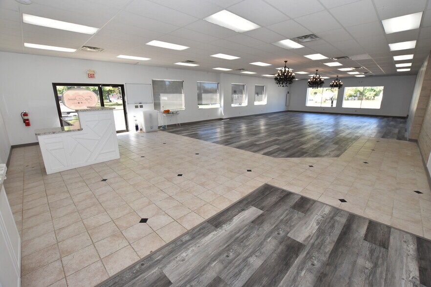 More Photos Of 5480-5488 Richfield Rd, Flint Unknown For Lease