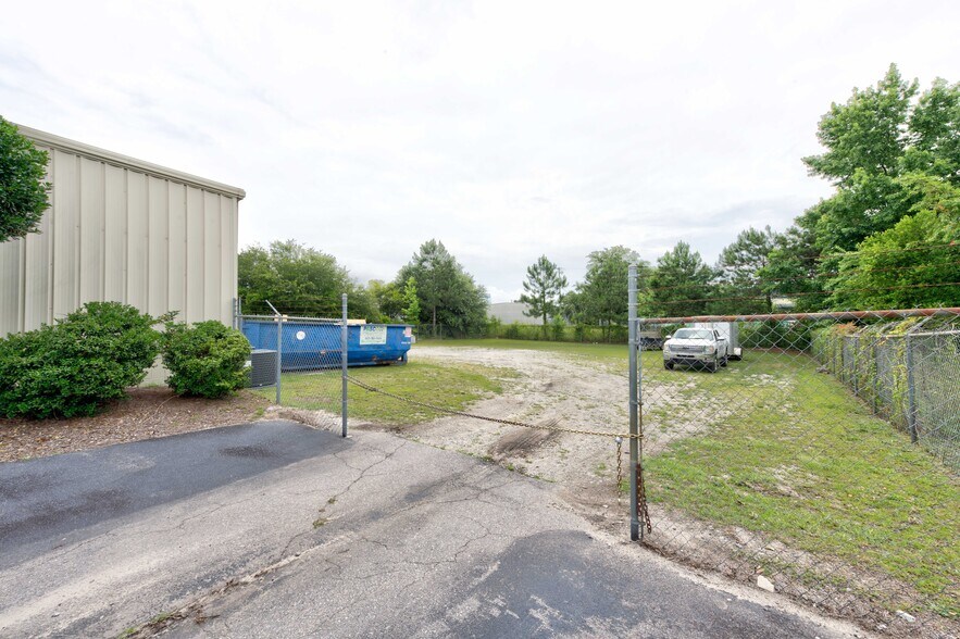 More Photos Of 475 Industrial Dr, Lexington Showroom For Sale