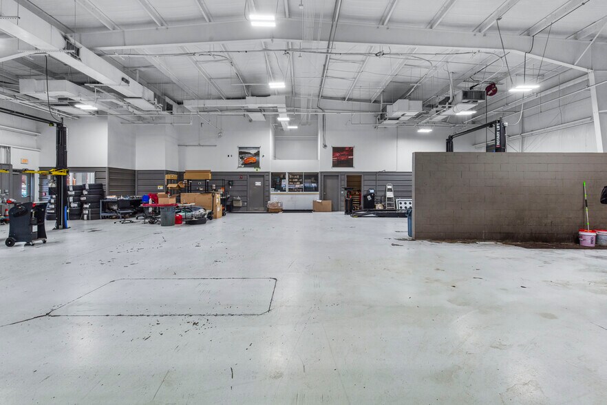 More Photos Of 5385 N I 55 St, Jackson Auto Dealership For Sale