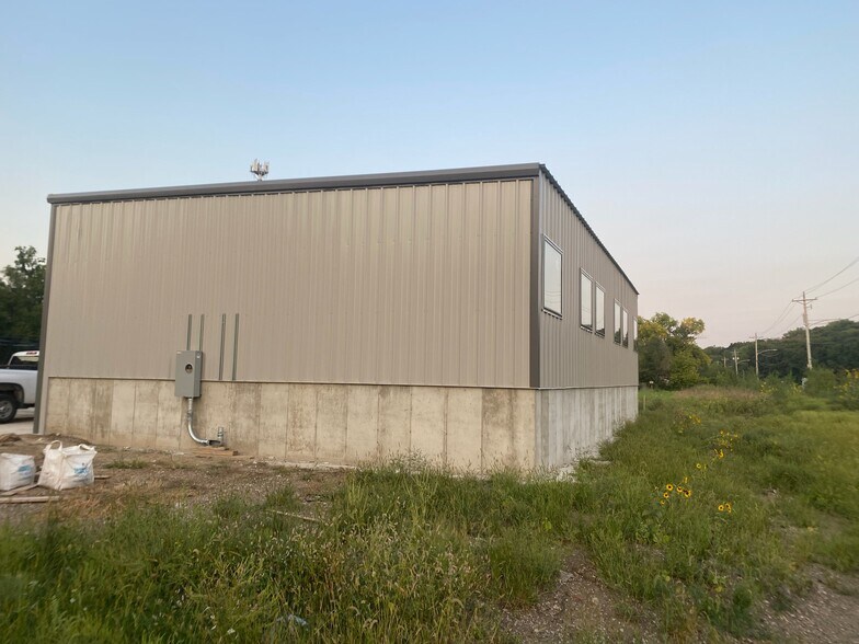 SE 14th Ct Hartford Ave, Des Moines, IA 50320 Industrial For Lease