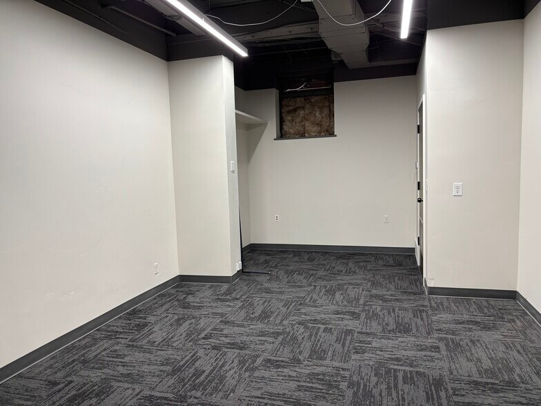 More Photos Of 115 N Geneva Rd, Vineyard Office For Lease