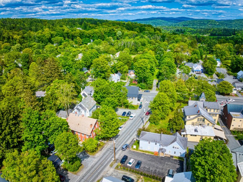 More Photos Of 11 Beaver Meadow Rd, Norwich Office For Sale
