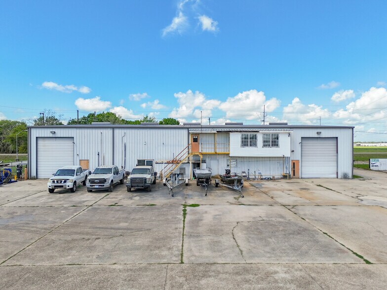 More Photos Of 3703 S Lewis St, New Iberia Warehouse For Sale