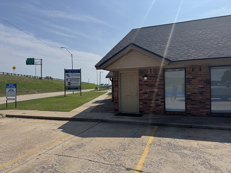 Primary Photo Of 221-229 N I-35 Service Rd, Moore Office For Lease