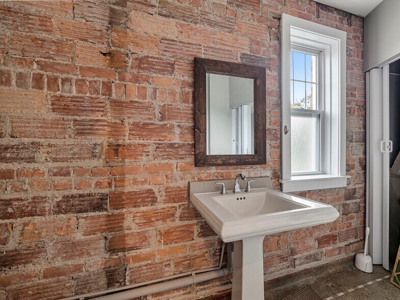 More Photos Of 23900-23908 Woodward Ave, Pleasant Ridge Office For Lease