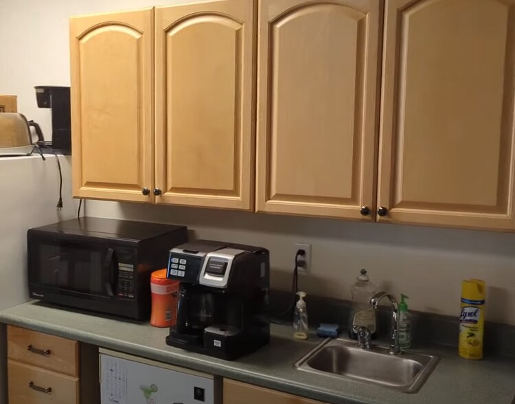 More Photos Of 20055 SW Pacific Hwy, Sherwood Office For Lease