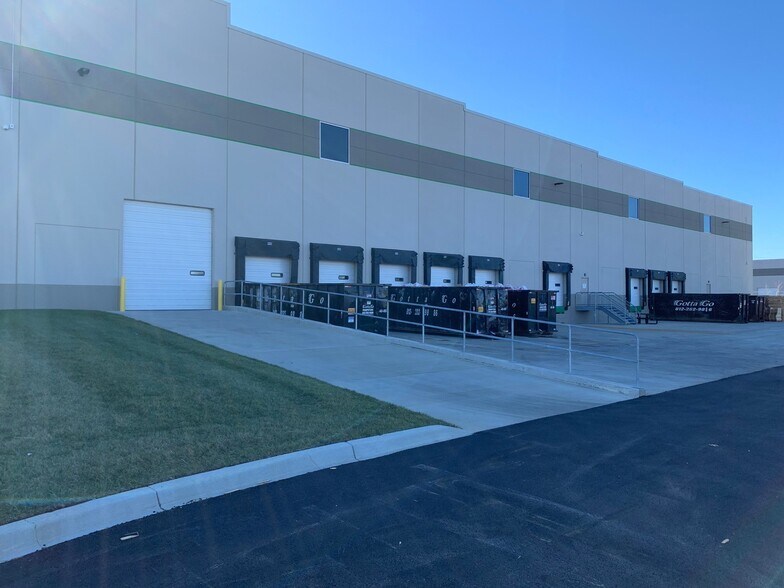 More Photos Of 13620 NE Park Dr, Louisville Warehouse For Lease