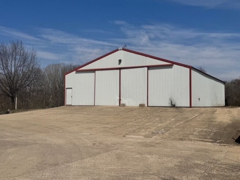 More Photos Of 901 US 6 Hwy, Spring Valley Warehouse For Lease