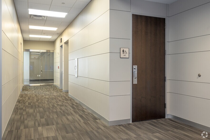 More Photos Of 17115 San Pedro Ave, San Antonio Office For Lease