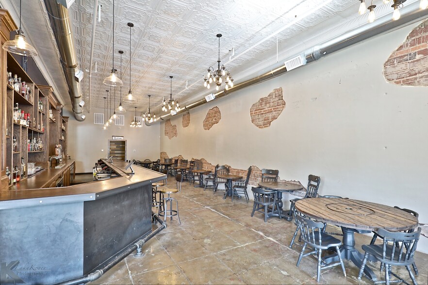 More Photos Of 382 Chestnut St, Abilene Bar For Sale