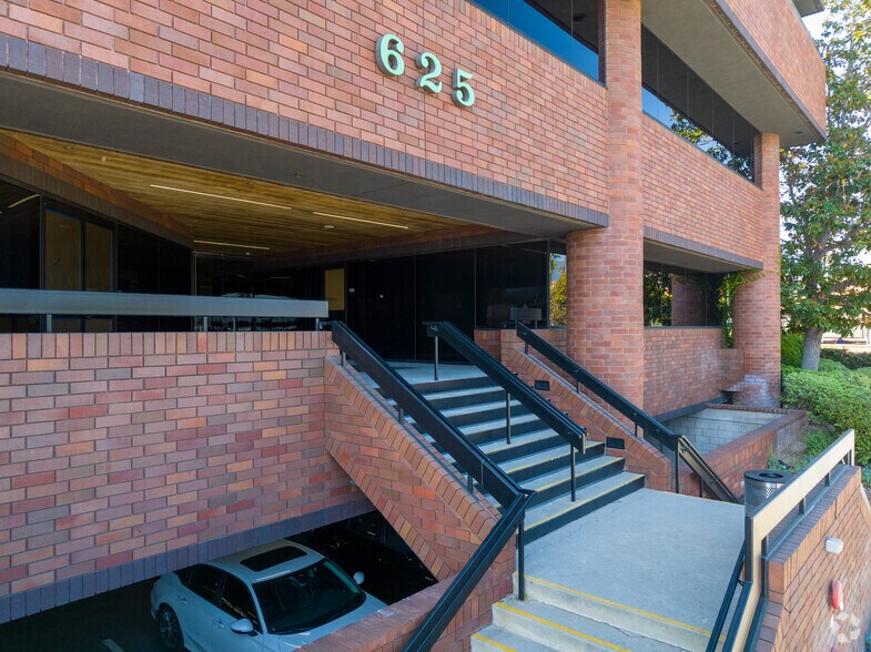More Photos Of 625 Fair Oaks Ave, South Pasadena Office For Lease