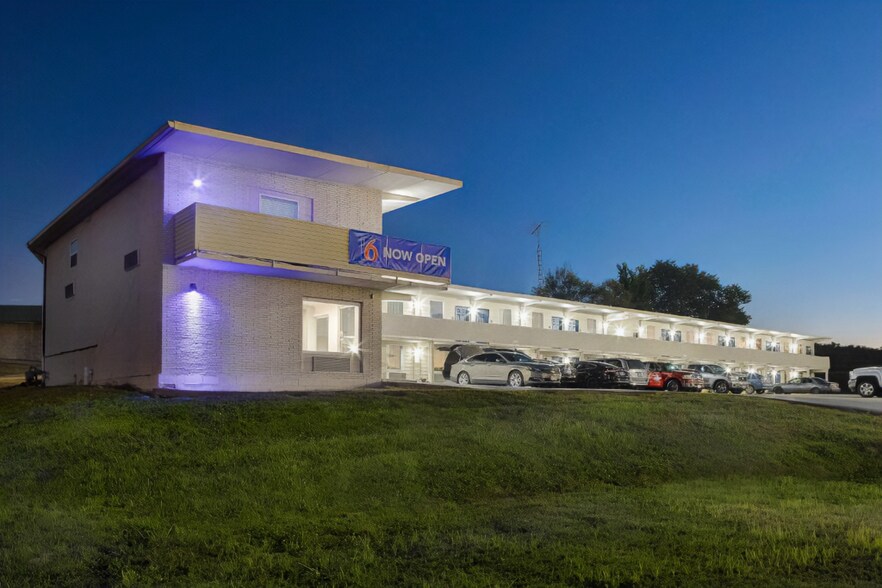 Primary Photo Of 1017 Highway K, Bonne Terre Hotel For Sale
