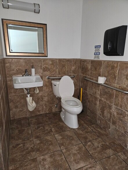 More Photos Of 630 Alta Vista Dr, Vista Office For Sale