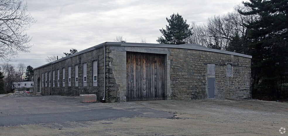 More Photos Of 53 Dilla St, Milford Warehouse For Lease