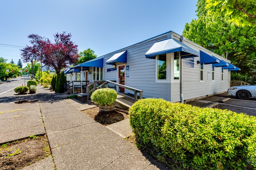 More Photos Of 670-690 18th Ave, Eugene Office For Sale