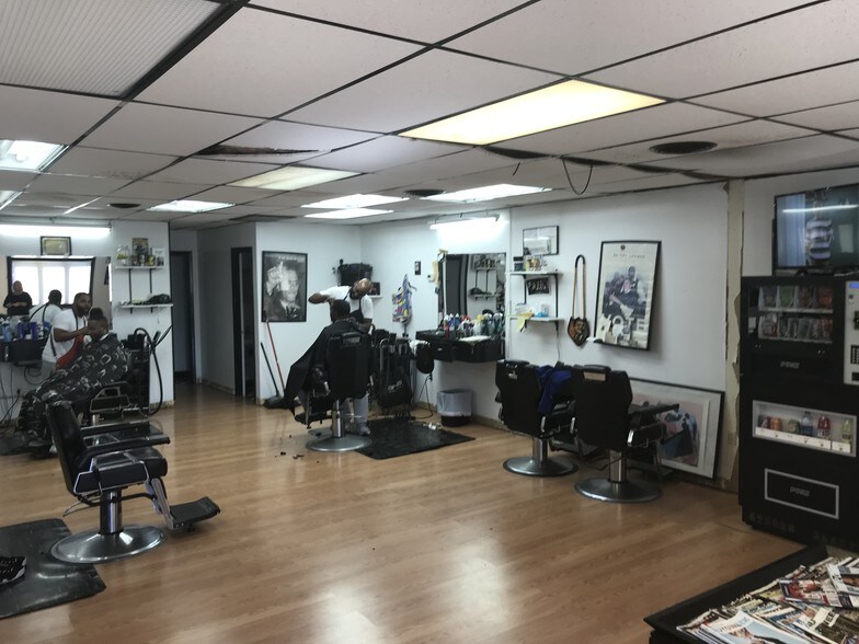 More Photos Of 1727 Peters Creek Rd NW, Roanoke Office For Lease