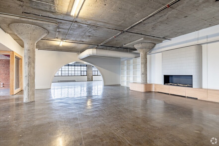 More Photos Of 2030-2050 Boul Pie IX, Montréal Loft Creative Space For Lease