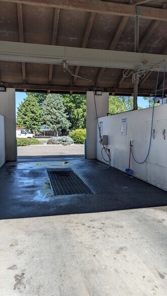 More Photos Of 311 Van Giesen Street, Richland Carwash For Sale